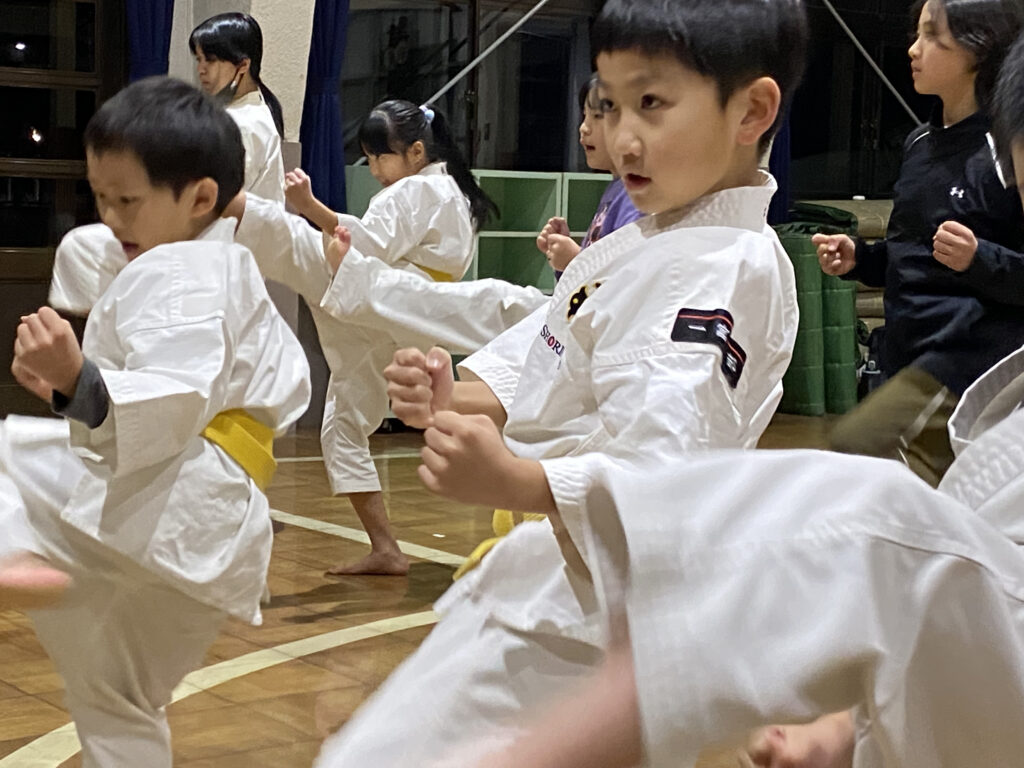 愛知県一宮市で活動する少林寺拳法 一宮中部道院の稽古風景